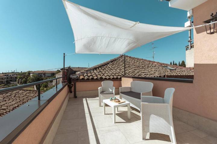 Appartamento per 2 persone, con panorama e terrazza, con animali domestici in San Giovanni La Punta