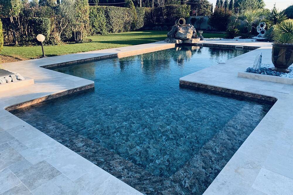 Large 200 m² family villa, ideal for families and groups of friends in Montbazin, Côte d'Améthyste