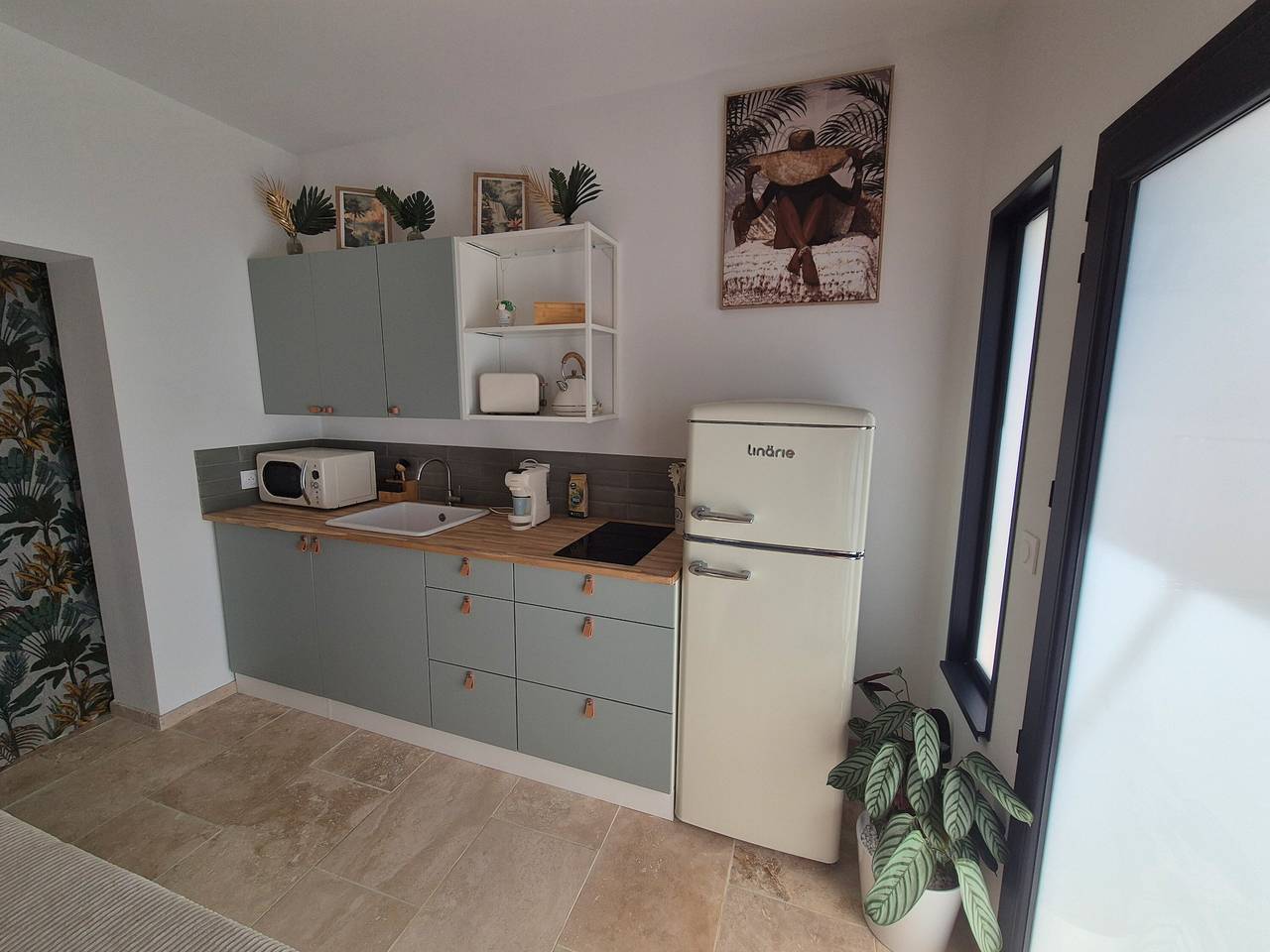 Apartamento entero, Apartamento 'Une Parenthèse En Luberon' con Jardín Privado, Wi-Fi y Aire Acondicionado in Taillades, Parque natural regional del Luberon