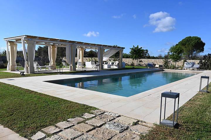 Ferienhaus für 20 Personen, mit Whirlpool und Garten in Vernole
