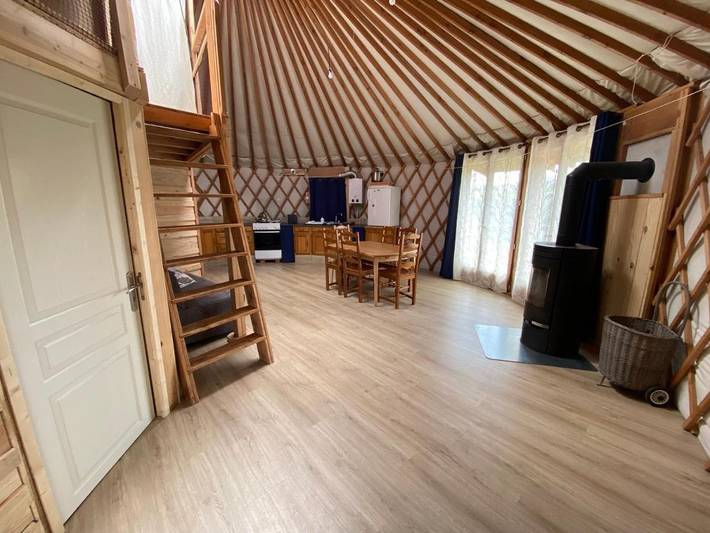 Tente pour 8 personnes, avec vue et terrasse dans la Loire - 4