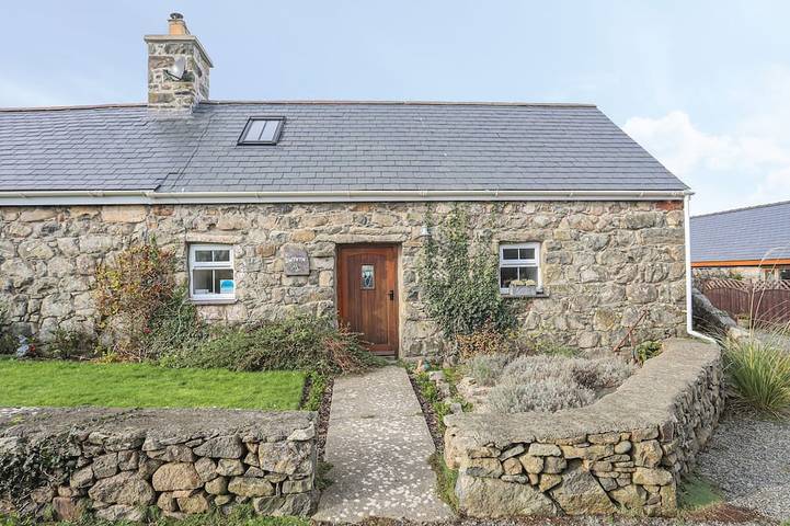 Cottage for 2 people, with garden, with pets in Nefyn