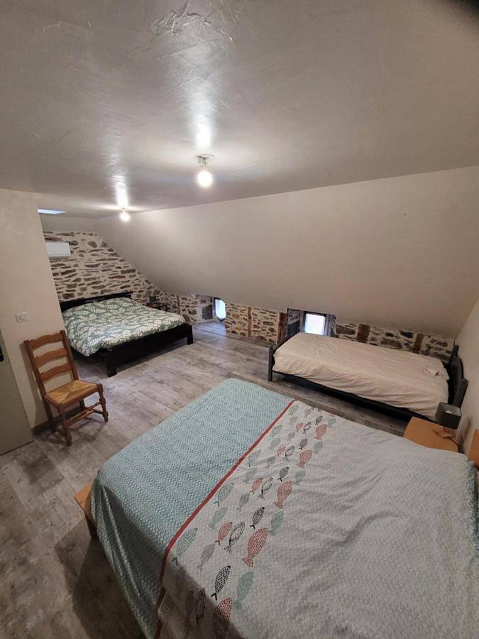 Location de vacances pour 9 personnes, avec vue à Alleuze