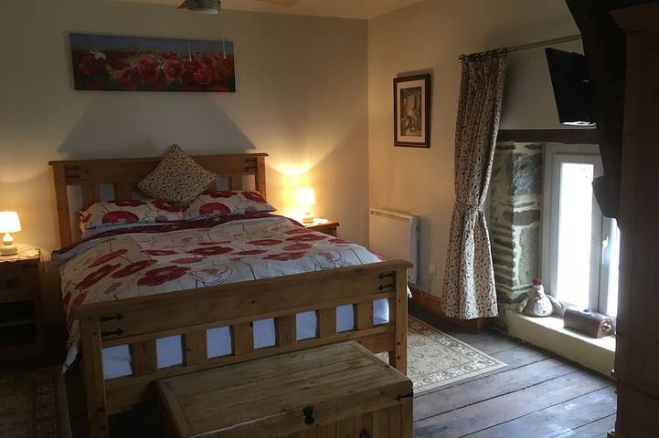 Gîte pour 2 personnes, avec terrasse ainsi que piscine et jardin à Savigny-le-Vieux - 2