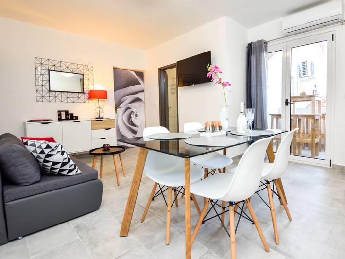 Gîte pour 4 personnes, avec balcon et jardin dans Vir