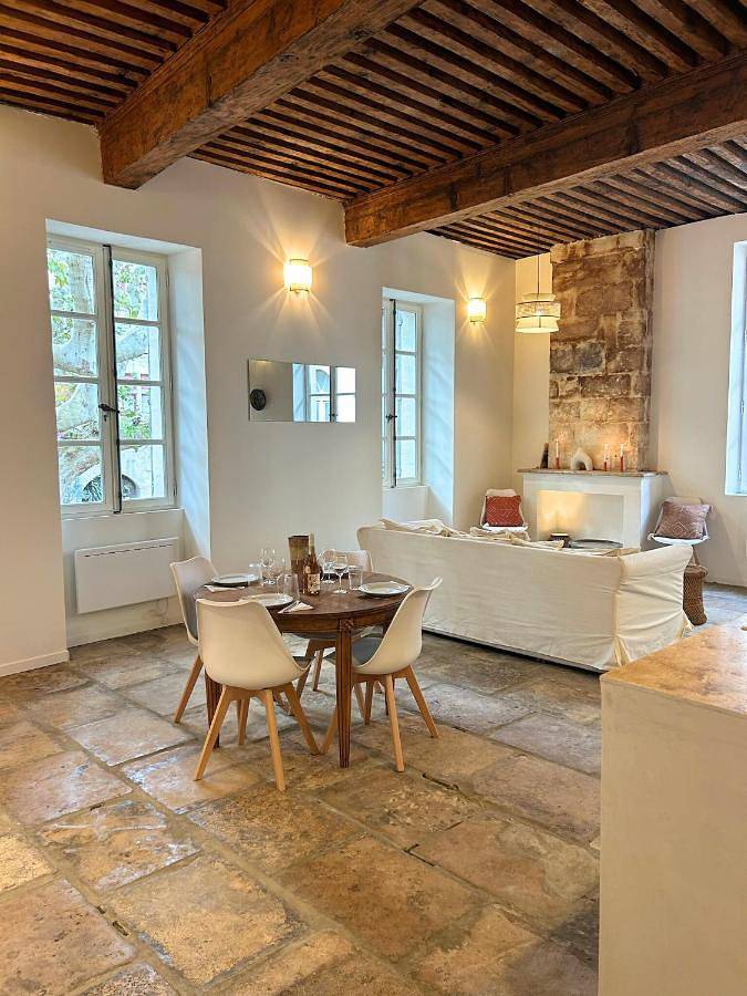 Appartement entier, Une Nuit en Provence Appartement Authentique in Beaucaire, Région de Nîmes