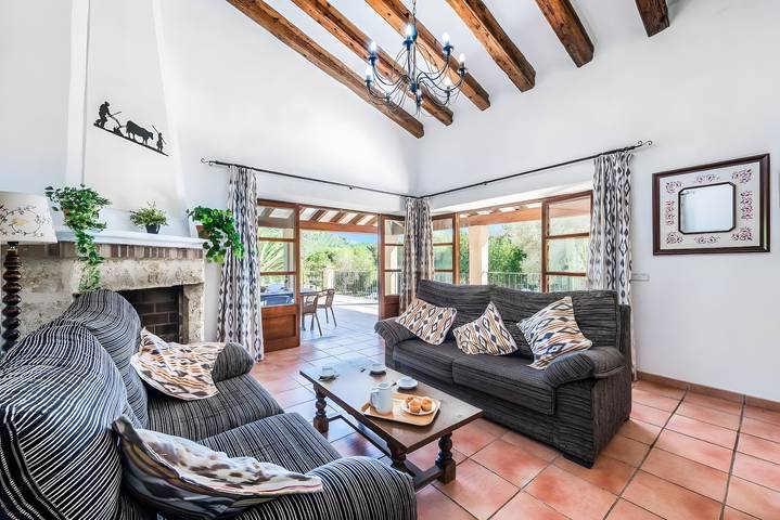 Villa Tomas in Pollensa mit Bergblick, Pool & WLAN in Pollença, Mallorca Norden