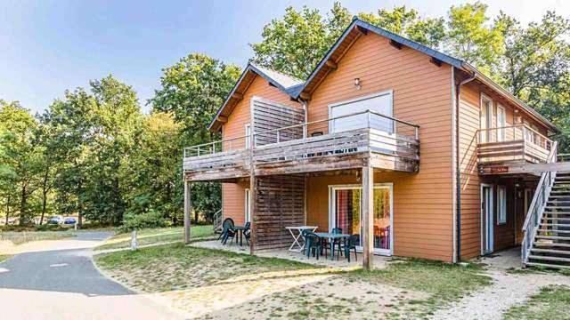 Gîte pour 4 personnes, avec vue ainsi que terrasse et piscine, animaux acceptés à Chaveignes - 3