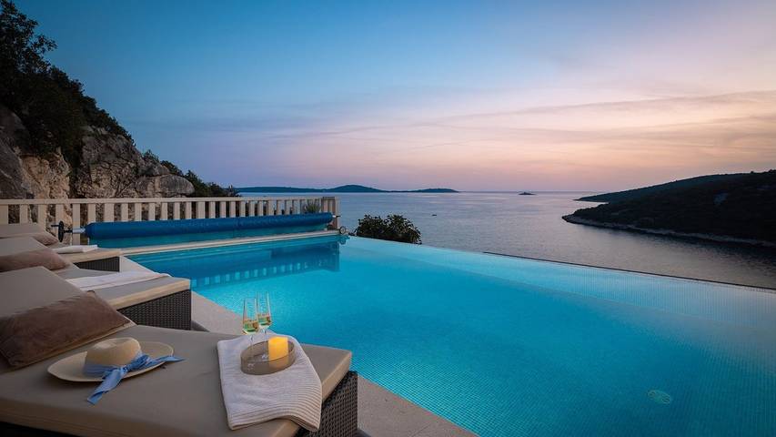 Dom wakacyjny dla 7 osób, z ogród i balkon oraz basen w Marina