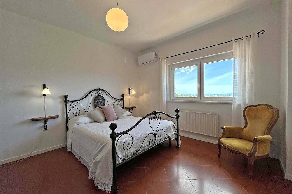 Villa Collina Del Sole 12Pax, 5 bedrooms, 3 bathrooms, A/C, Bbq and Sea view in Colombiera-Molicciara, Castelnuovo Magra