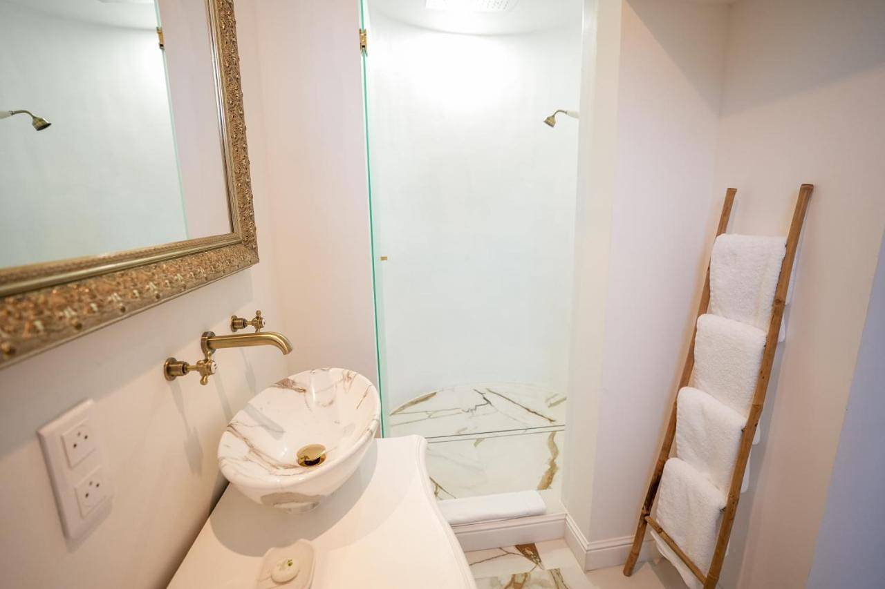 Deluxe Double Room in Hardricourt, Yvelines