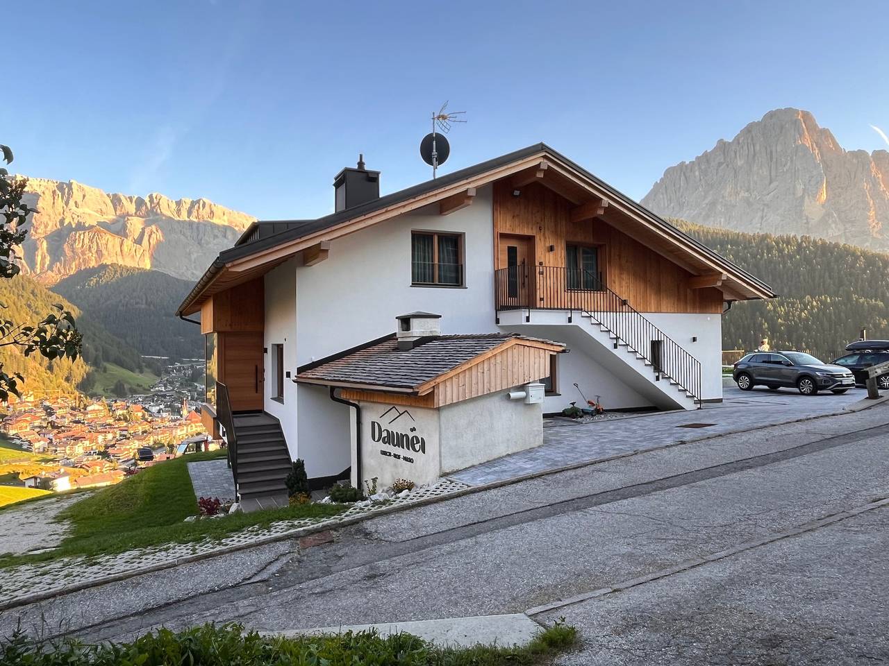 Ganze Wohnung, Ferienwohnung 'Fën' mit Bergblick, Gemeinschaftsgarten und Wlan in Daunëi, Wolkenstein