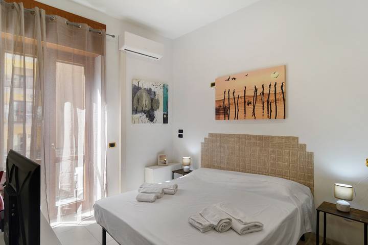La Casa Di Kya - Station - Camera Deluxe con balcone, Wi-Fi e aria condizionata in Salerno, Costa tirrenica Campania