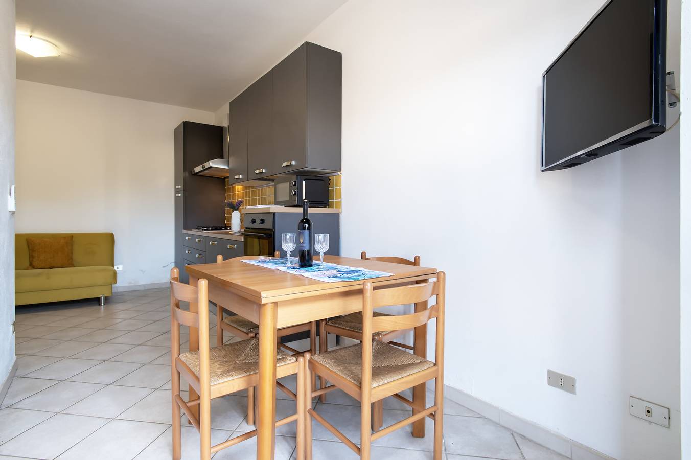 Hel lägenhet, Apartment 'Nel Borgo Pt Sx' with Wi-Fi and Air Conditioning in Trinità d'Agultu e Vignola, Olbia-Tempio