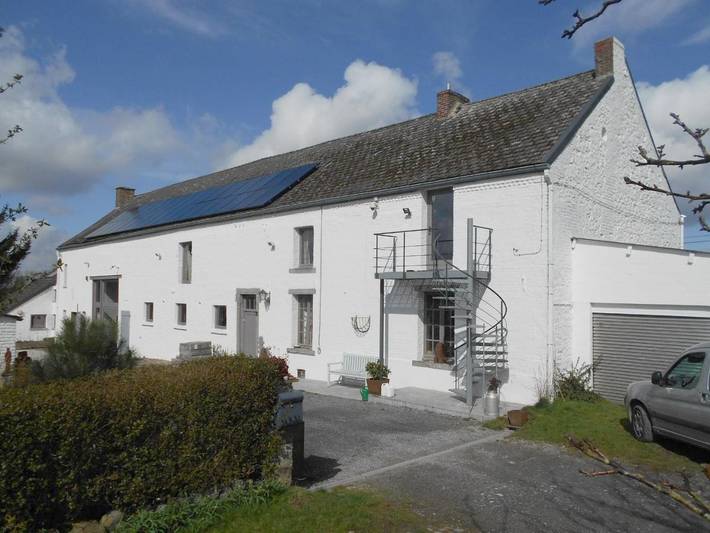 Appartement de vacances pour 5 personnes, avec Balcon et Terrasse ainsi que Jardin et Vue dans Bienne-lez-Happart
