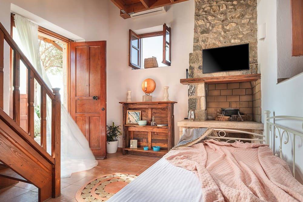 Pirgali Stone House!\na romantic  Greek House with all hotel amenities! in Kos Stadt, Kos