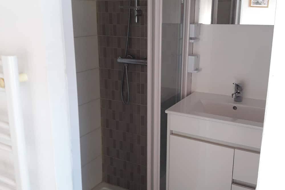 Appartement entier, Le Petit Ecutot, rez de jardin in Saint-Pair-sur-Mer, Côte de la Déroute