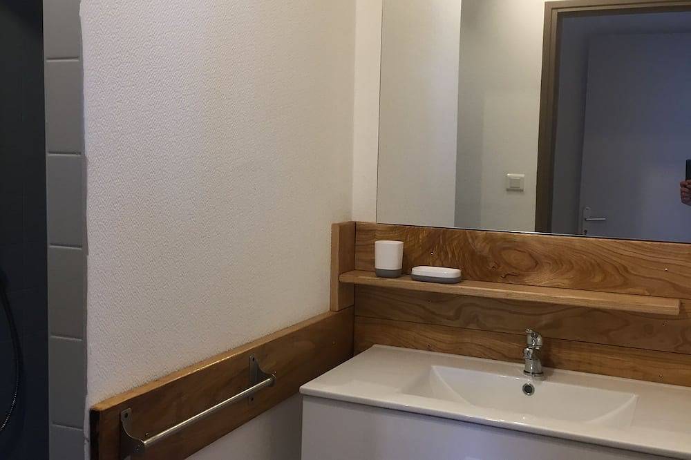 Appartement entier, Appartement 6 personnes, coeur de bourg à 10mm de la plage in Névez, Région de Quimper