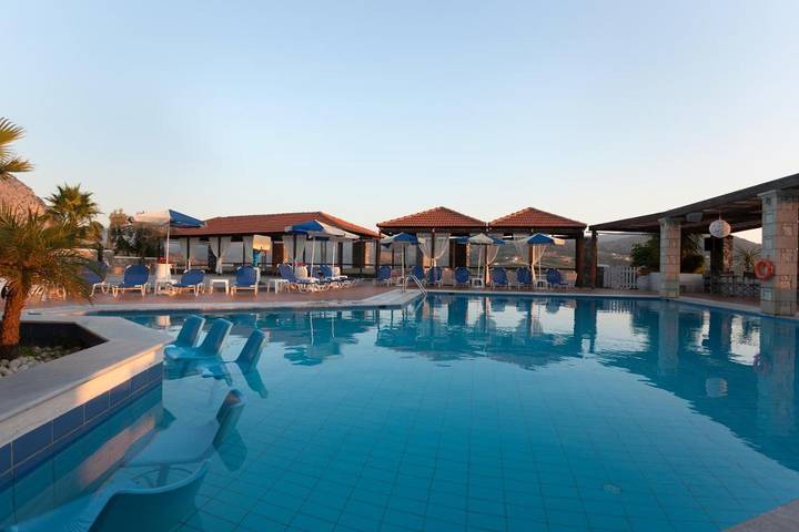 Ferienwohnung für 2 Personen, mit Balkon und Terrasse sowie Garten und Pool