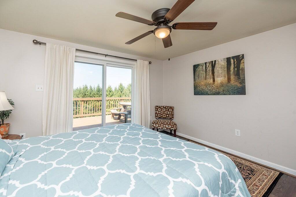 Dog Friendly Lakeview Cabin w/ Hot Tub in McHenry, Deep Creek Lake