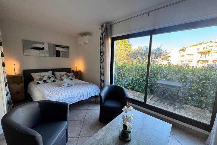 Entire studio, Le Parc Ombragé in Antibes, Mediterranean Coast (France)