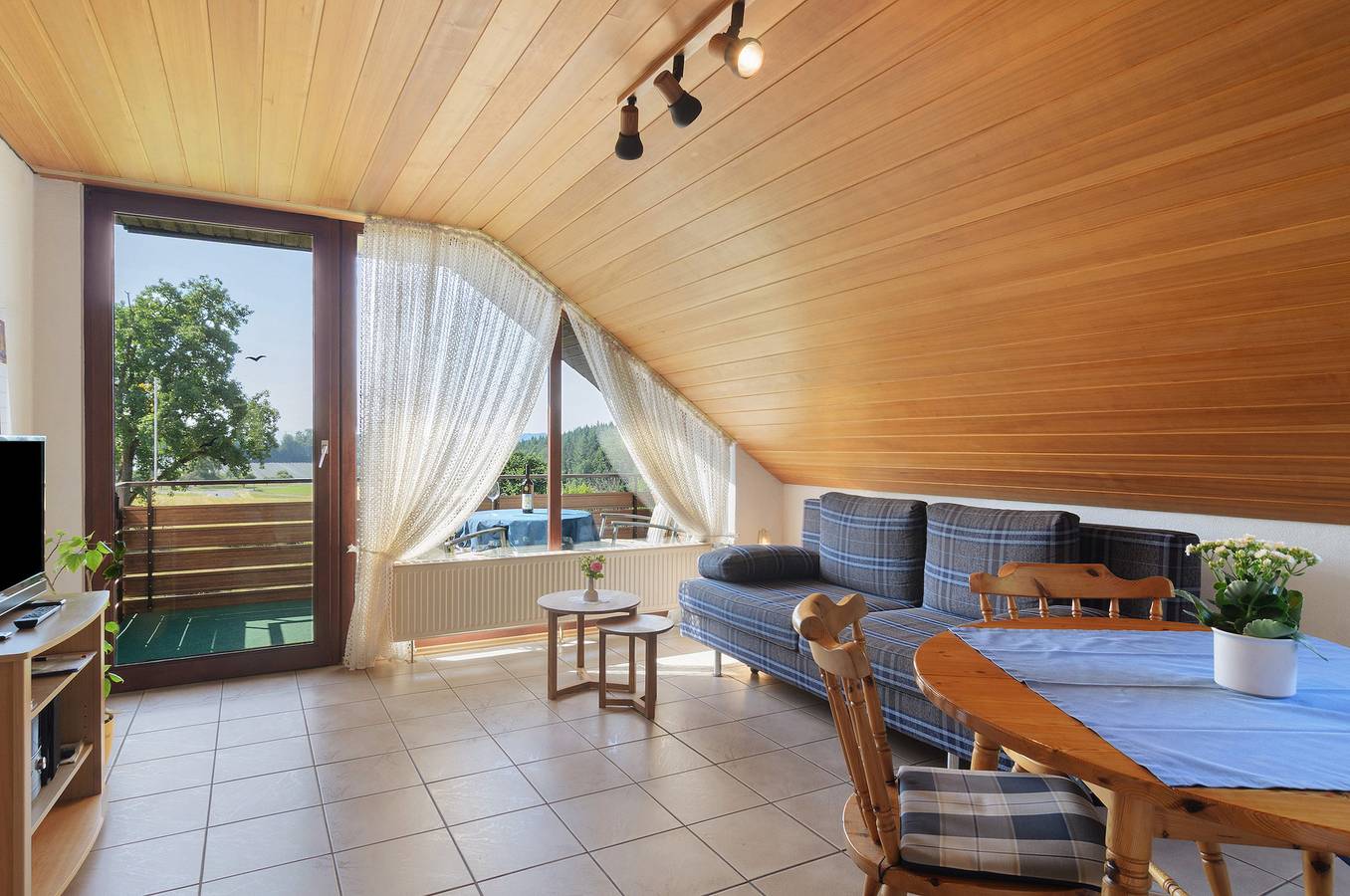 Ganze Wohnung, Ferienwohnung mit Gemeinschaftsgarten, Balkon und Wi-Fi in Salem, Bodenseekreis