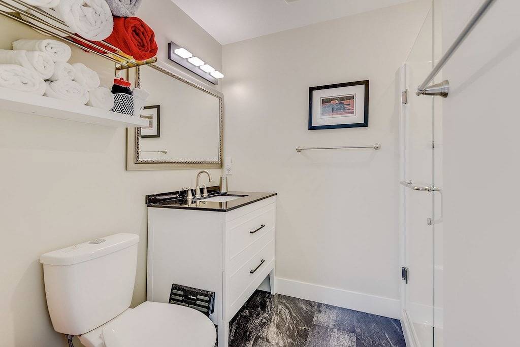 Ganze Wohnung, Szenische Ponderosa-Kiefern-Suite in Peachland British Columbia, Kanada in Peachland, Regional District of Central Okanagan