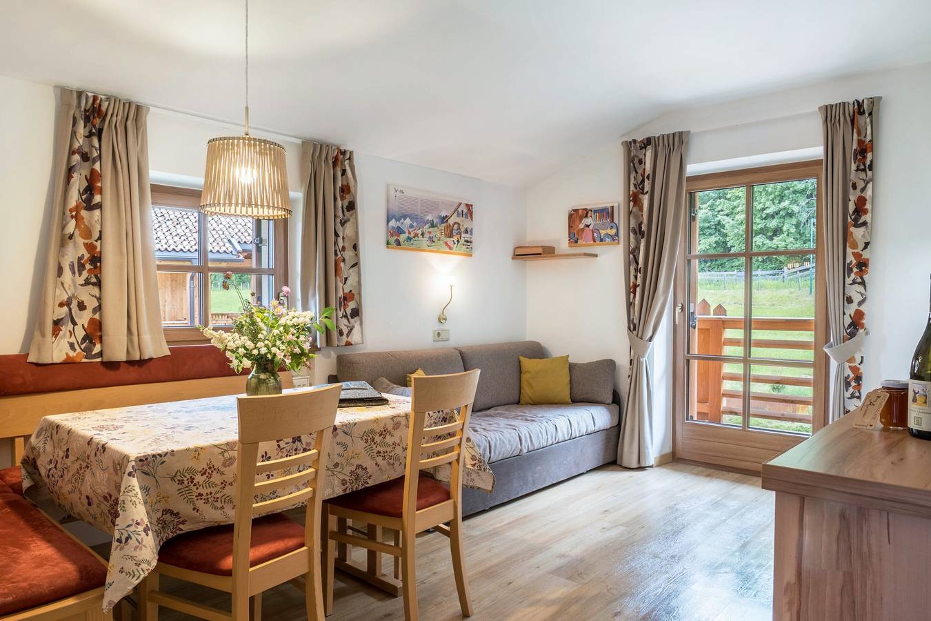 Entire apartment, Apartment "Schlosshof Schneewittchen" with Mountain View, Balconies & Wi-Fi in Prösels, Völs am Schlern
