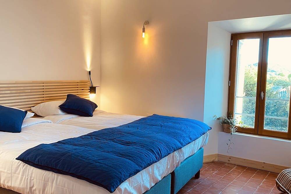 Vacation home with heated pool in the Vaucluse for 8 people. in Mormoiron, Parc naturel régional du Mont-Ventoux
