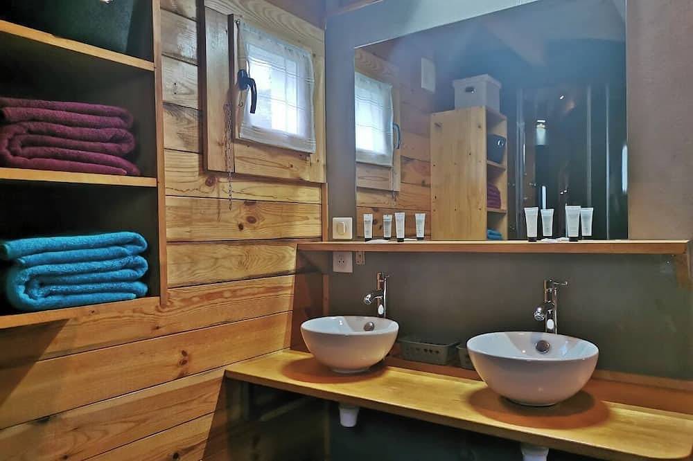 Chalet vue mer en Bretagne : plages et sentier Gr 34 à 150 m. in Plouarzel, Région de Brest