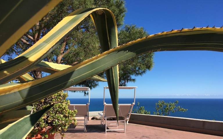 Villa pour 6 personnes, avec Balcon et Terrasse ainsi que Jardin et Vue à Imperia - 2