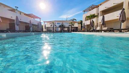 Gîte pour 4 personnes, avec piscine ainsi que jardin et vue, animaux acceptés à Linguizzetta