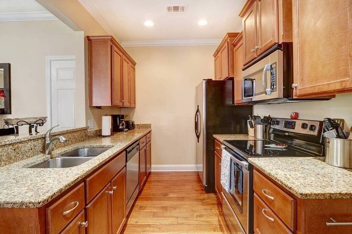 Vacation rental for 6 people, with balcony and yard in Savannah