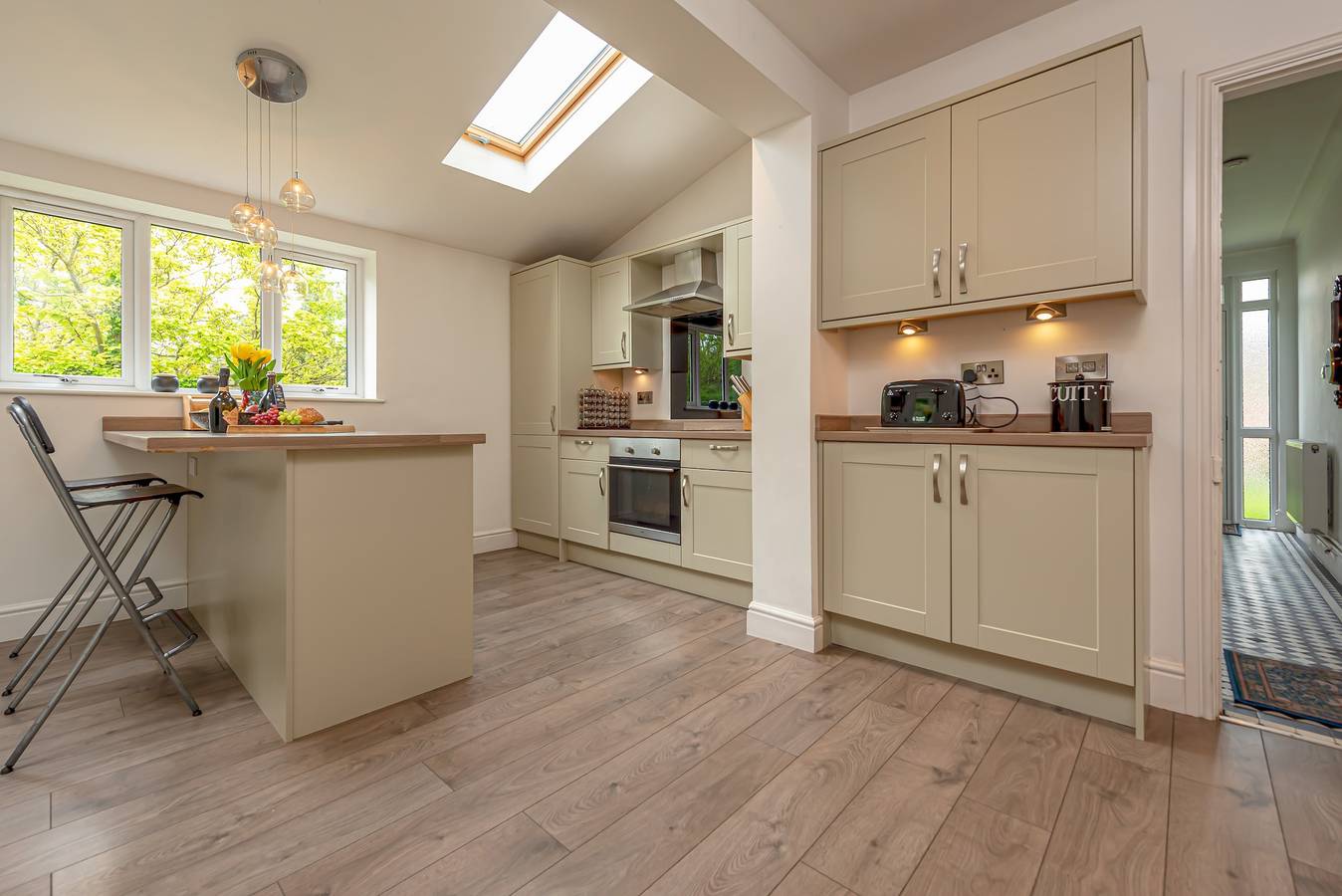 Spacious Home Near Stafford Castle & Victoria Park - Pass the Keys in Stafford, Staffordshire