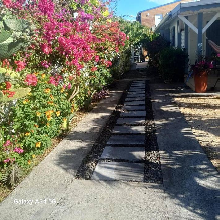 Gîte pour 3 personnes, avec vue et jardin dans Plage de Petite Anse - 3