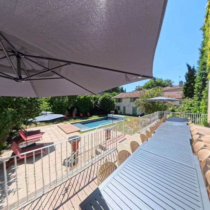 Villa pour 30 personnes, avec Jacuzzi et Terrasse ainsi que Jardin et Piscine