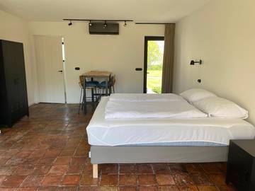 Chambre d’hôte pour 2 personnes, avec piscine ainsi que jardin et vue dans Zélande