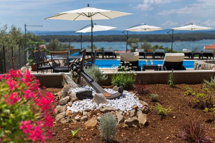 Ferienwohnung für 4 Personen, mit Balkon/Terrasse und Pool in Punat