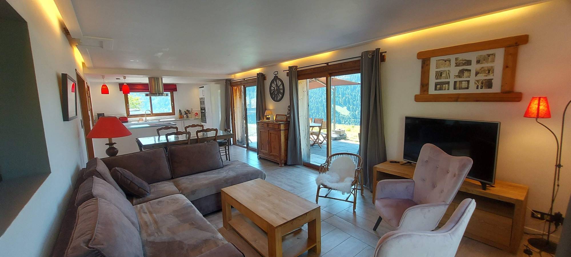 Morzine: panoramic, south-facing, comfortable chalet in Morzine, Les Portes du Soleil