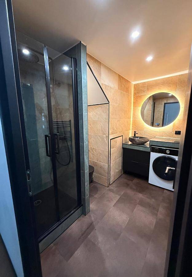 Appartement entier, One-Bedroom Apartment in Bagnols-les-Bains, Parc national des Cévennes