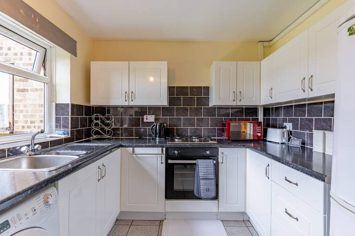 Entire holiday apartment, 1Bed-Sleeps3 Parking-Nearcitycentre-Jlr-Nec in Solihull, Birmingham Area