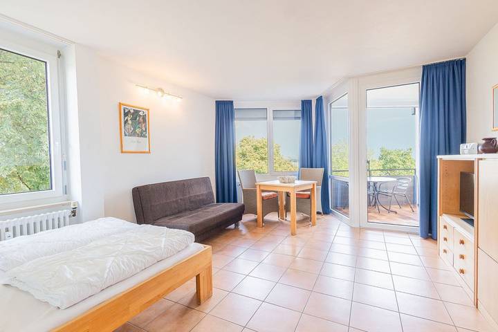 Ferienwohnung für 2 Personen, mit Balkon und Seeblick in Immenstaad am Bodensee