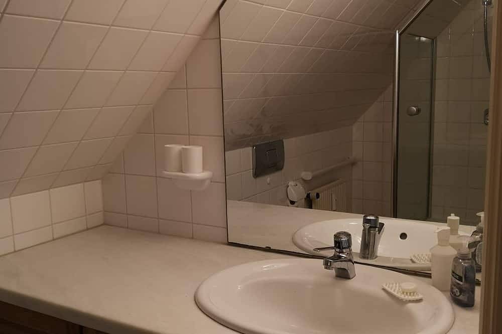 Ganze Wohnung, Ferienwohnung Apfelrose - Urlaub im malerischen Inseldorf Oldsum in Süderende, Föhr