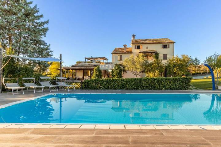 B&b per 2 persone, con Giardino e Piscina nonché Panorama a Cingoli