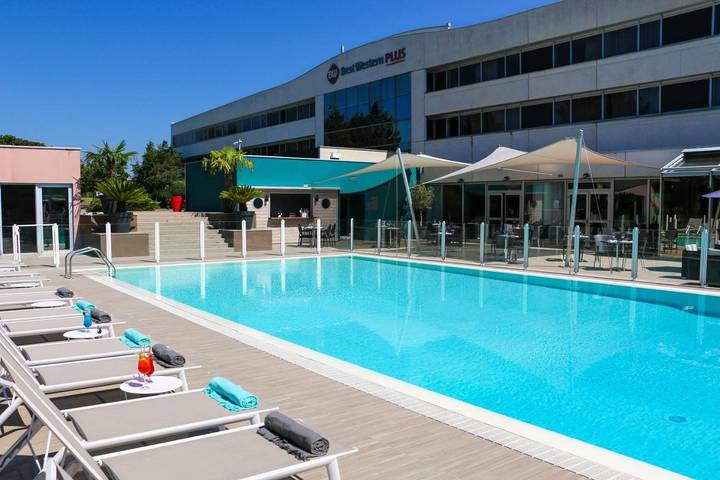 Hôtel pour 3 personnes, avec piscine ainsi que terrasse et sauna, animaux acceptés