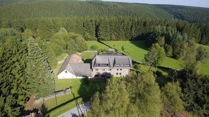 Vakantiehuis voor 19 personen, with sauna and balkon as well as tuin in Monschau