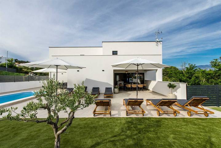 Villa für 10 Personen, mit Ausblick und Pool sowie Garten, kinderfreundlich auf Rab - 2