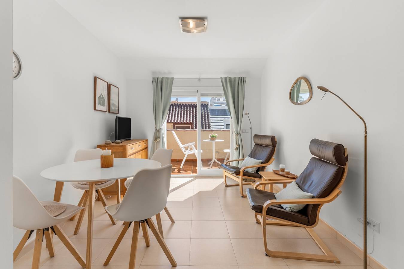 Apartamento inteiro, Apartamento 'Central Fuengirola Terrace A222' com Terraço Privado, Wi-Fi e Ar Condicionado in Fuengirola Centre, Fuengirola