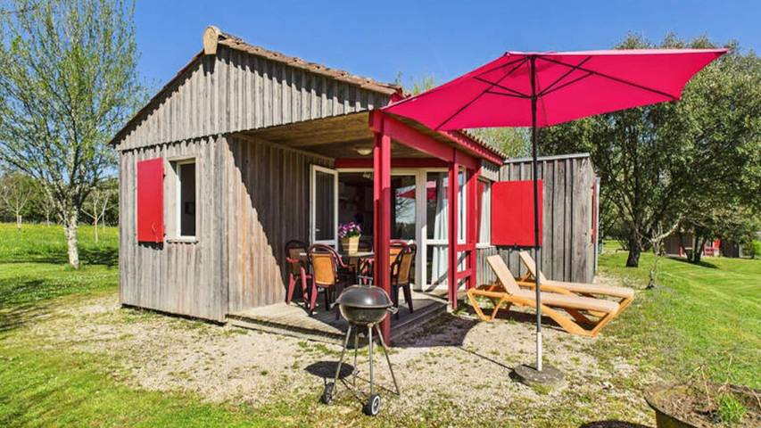 Gîte pour 6 personnes, avec jardin et piscine, animaux acceptés à Salignac-Eyvigues