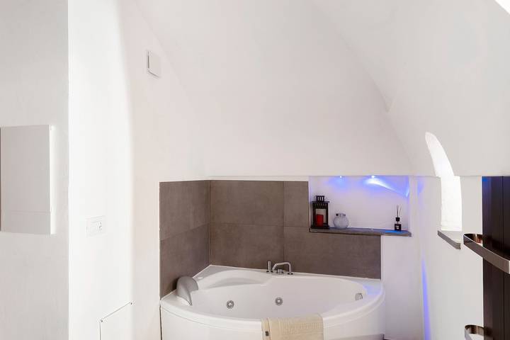 Appartamento intero, Appartamento 'Casa Vacanza A Cola' con Vista Montagna, Wi-Fi e Aria Condizionata in Rocchetta Nervina, Alpi Liguri